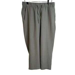 LULULEMON On The Fly Pant 23" Inseam Women's Size 6 Gray Sage Crop Woven